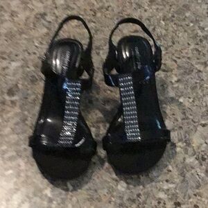 Comfort Plus black patent leather wedge sandals with silver bling 71/2 wide